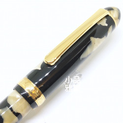 日本 Platinum 白金 #3776 賽璐珞 黑白乳牛 14K 鋼筆 日本 Platinum 白金 #3776 賽璐珞 黑白乳牛 14K 鋼筆