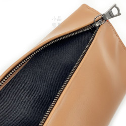 瑞士卡達Caran d'Ache Les Cuirs de la Maison 小牛皮 拉鍊筆袋（二色可選）