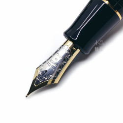 日本 PILOT 百樂 Custom Urushi 硬橡膠 漆塗 30號尖 18K 鋼筆(黑)  日本 PILOT 百樂 Custom Urushi 硬橡膠 漆塗 30號尖 18K 鋼筆(黑)