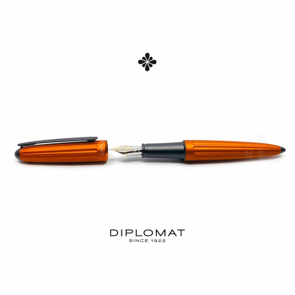 德國 DIPLOMAT 迪波曼 AERO 太空梭 鋼筆（橘色 14K金尖）