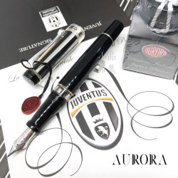 義大利 AURORA Exclusive Optima 尤文圖斯足球隊限量版 限量300支 14K 銀蓋鋼筆 義大利 AURORA Exclusive Optima 尤文圖斯足球隊限量版 限量300支 14K 銀蓋鋼筆
