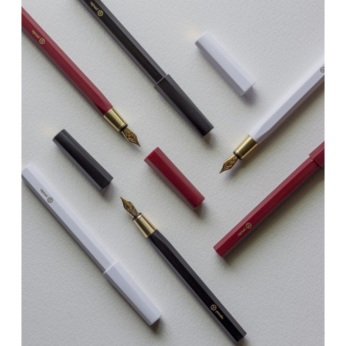 臺灣 Y studio:物外設計 文字的重量 平衡系列 鋼筆(三色可選)