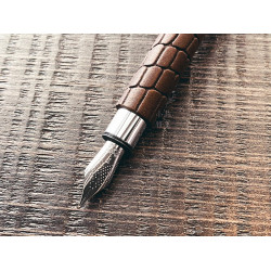 德國 FABER-CASTELL 輝柏 Ambition 成吉思汗 3D浮雕款 鋼筆(咖啡鱷魚皮款) 德國 FABER-CASTELL 輝柏 Ambition 成吉思汗 3D浮雕款 鋼筆(咖啡鱷魚皮款)