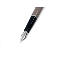 德國 DIPLOMAT 迪波曼 Traveller 鋼筆（灰褐桿銀夾）