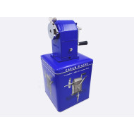 瑞士 卡達 CARAN D’ACHE + KLEIN BLUE® 克萊因藍金屬削鉛筆機 瑞士 卡達 CARAN D’ACHE + KLEIN BLUE® 克萊因藍金屬削鉛筆機