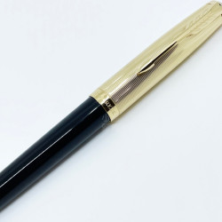 派克 PARKER 51復刻 原子筆 (黑桿金夾) 派克 PARKER 51復刻 原子筆 (黑桿金夾)