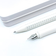 德國 Faber-Castell 輝柏 好點子握得住 鋼筆+原子筆 鐵盒套組(椰奶白) 德國 Faber-Castell 輝柏 好點子握得住 鋼筆+原子筆 鐵盒套組(椰奶白)
