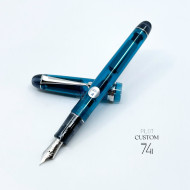 日本 PILOT 百樂 Custom 74 透明桿14K 鋼筆(孔雀藍) 日本 PILOT 百樂 Custom 74 透明桿14K 鋼筆(孔雀藍)