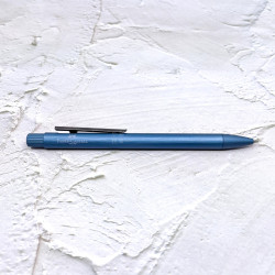 德國 Faber-Castell 輝柏 NEO 髮絲紋袖珍型 原子筆 深藍(146165) 德國 Faber-Castell 輝柏 NEO 髮絲紋袖珍型 原子筆 深藍(146165)