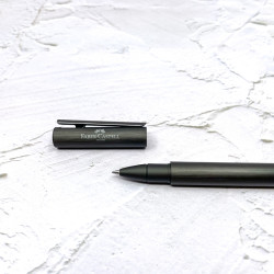 德國 Faber-Castell 輝柏 NEO  髮絲紋袖珍型 鋼珠筆 夜灰(146256) 德國 Faber-Castell 輝柏 NEO  髮絲紋袖珍型 鋼珠筆 夜灰(146256)
