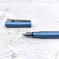 德國 Faber-Castell 輝柏 NEO 髮絲紋袖珍型 鋼筆 深藍(146160/146161) 德國 Faber-Castell 輝柏 NEO 髮絲紋袖珍型 鋼筆 深藍(146160/146161)