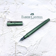 德國 Faber-Castell 輝柏 NEO 髮絲紋袖珍型 鋼筆 橄欖綠(146150/146151) 德國 Faber-Castell 輝柏 NEO 髮絲紋袖珍型 鋼筆 橄欖綠(146150/146151)