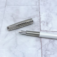 派克 Parker 新款Sonnet 卓爾系列 金鑲玉 18K 鋼筆(白桿銀蓋) 派克 Parker 新款Sonnet 卓爾系列 金鑲玉 18K 鋼筆(白桿銀蓋)