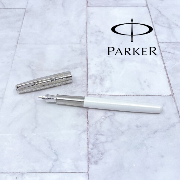 派克 Parker 新款Sonnet 卓爾系列 金鑲玉 18K 鋼筆（白桿銀蓋）