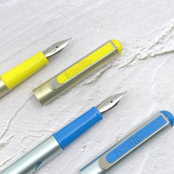 =庫存新品= PILOT 百樂 細字 兒童鋼筆 『她夢想中的漂亮玩具』(二色可選)   =庫存新品= PILOT 百樂 細字 兒童鋼筆 『她夢想中的漂亮玩具』(二色可選)