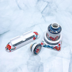 楊莉莉手繪『冬梅』青花瓷沾水筆文具組 限量200組 楊莉莉手繪『冬梅』青花瓷沾水筆文具組 限量200組