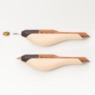 【木趣 | 啄墨2.0】拼木版單筆 + 筆座 - 兼具擺飾與書寫的原木手工藝筆【麻雀】 【木趣 | 啄墨2.0】拼木版單筆 + 筆座 - 兼具擺飾與書寫的原木手工藝筆【麻雀】