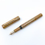 日本 TACCIA 「Hyakko-Hisho」 百⼯⽐照 硬橡膠上漆 鋼筆（珊瑚）