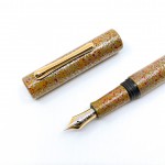 日本 TACCIA 「Hyakko-Hisho」 百⼯⽐照 硬橡膠上漆 鋼筆（珊瑚）