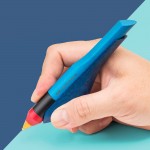 【木趣 | 啄墨2.0】實木版單筆 + 筆座 - 兼具擺飾與書寫的原木手工藝筆【藍鵲】