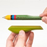 【木趣 | 啄墨2.0】實木版單筆 + 筆座 - 兼具擺飾與書寫的原木手工藝筆【五色鳥】