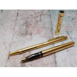 ⭐二手名品⭐ USA製 SHEAFFER 西華TARGA 1007 金格紋 14K尖 (贈原子筆) ⭐二手名品⭐ USA製 SHEAFFER 西華TARGA 1007 金格紋 14K尖 (贈原子筆)