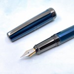 中國 半句 BANJU 旗艦設計 DOER 實踐家  系列 直條紋 鋼筆 （深邃藍）
