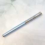 Rarefatto 芮菲客 巴洛克系列 金屬簍空 鋼珠筆（珠光水藍款）四折特價中！