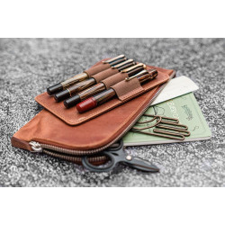 土耳其 Galen Leather 蓋倫皮革 4支入 分離式 拉鍊筆袋 (瘋馬皮棕色)  土耳其 Galen Leather 蓋倫皮革 4支入 分離式 拉鍊筆袋 (瘋馬皮棕色)