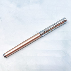 Rarefatto 芮菲客 巴洛克系列 鋼珠筆(珠光玫瑰金款)四折特價中! Rarefatto 芮菲客 巴洛克系列 鋼珠筆(珠光玫瑰金款)四折特價中!