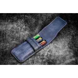 土耳其 Galen Leather 蓋倫皮革 3支入 上掀式 筆套(瘋馬皮海軍藍)  土耳其 Galen Leather 蓋倫皮革 3支入 上掀式 筆套(瘋馬皮海軍藍)