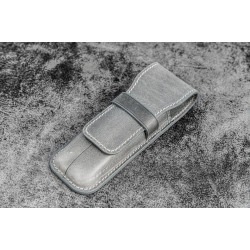 土耳其 Galen Leather 蓋倫皮革 2支入 上掀式 筆套(瘋馬皮煙灰色)  土耳其 Galen Leather 蓋倫皮革 2支入 上掀式 筆套(瘋馬皮煙灰色)