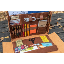 土耳其 Galen Leather 蓋倫皮革 Writer's Medic Bag 作家的醫生包(瘋馬皮棕)  土耳其 Galen Leather 蓋倫皮革 Writer's Medic Bag 作家的醫生包(瘋馬皮棕)