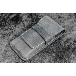 土耳其 Galen Leather 蓋倫皮革 3支入 上掀式 筆套(瘋馬皮煙灰)  土耳其 Galen Leather 蓋倫皮革 3支入 上掀式 筆套(瘋馬皮煙灰)