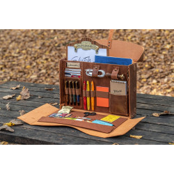 土耳其 Galen Leather 蓋倫皮革 Writer's Medic Bag 作家的醫生包(瘋馬皮棕)  土耳其 Galen Leather 蓋倫皮革 Writer's Medic Bag 作家的醫生包(瘋馬皮棕)