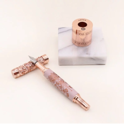 ARTEX 雅特仕 國立故宮聯名限定 金番花鋼筆禮盒(紫玫金) ARTEX 雅特仕 國立故宮聯名限定 金番花鋼筆禮盒(紫玫金)