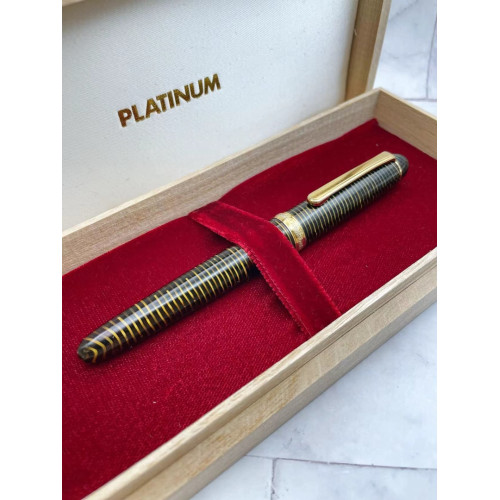 ☆ 極少見 ☆ PLATINUM 老款 3776 賽璐珞 18K尖 （蟑螂肚）