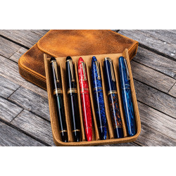 土耳其 Galen Leather 蓋倫皮革 6支裝 硬質可分離 筆盒(瘋馬棕) 土耳其 Galen Leather 蓋倫皮革 6支裝 硬質可分離 筆盒(瘋馬棕)