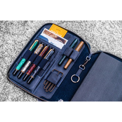 土耳其 Galen Leather 蓋倫皮革 平板插槽/可分離式筆插/A5筆記本套 (藍色) 土耳其 Galen Leather 蓋倫皮革 平板插槽/可分離式筆插/A5筆記本套 (藍色)