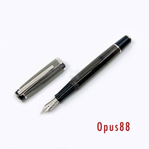 臺灣 OPUS 88 製筆精基 Opera 正統滴入式鋼筆 （黑色網紋）