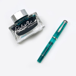 德國 PELIKAN 百利金 CLASSIC M205 2022 APATITE磷光石藍 鋼筆+墨水禮盒組 德國 PELIKAN 百利金 CLASSIC M205 2022 APATITE磷光石藍 鋼筆+墨水禮盒組