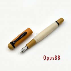 臺灣 OPUS 88 製筆精基 OMAR系列 滴入式上墨 霧面 鋼筆（milktea奶茶）
