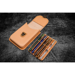 土耳其 Galen Leather 蓋倫皮革 5支入 復古銅釦 筆套(原皮色)  土耳其 Galen Leather 蓋倫皮革 5支入 復古銅釦 筆套(原皮色)