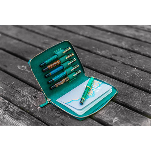 土耳其 Galen Leather 蓋倫皮革 5支入 拉鍊式 A6筆記本套 筆套 (瘋馬皮森林綠)