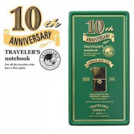 日本 MIDORI TRAVELER’S NOTEBOOK 10週年限量紀念鐵盒組-袖珍本(綠色) 日本 MIDORI TRAVELER’S NOTEBOOK 10週年限量紀念鐵盒組-袖珍本(綠色)