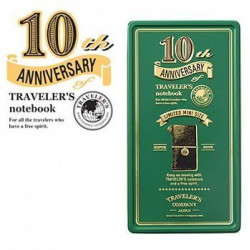 日本 MIDORI TRAVELER’S NOTEBOOK 10週年限量紀念鐵盒組-袖珍本(綠色) 日本 MIDORI TRAVELER’S NOTEBOOK 10週年限量紀念鐵盒組-袖珍本(綠色)