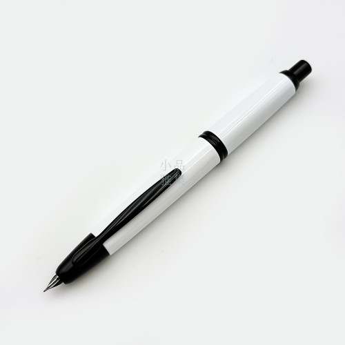 日本 PILOT 百樂 Capless 18k 鋼筆 (白桿黑夾)