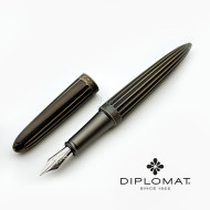 德國 DIPLOMAT 迪波曼 AERO 太空梭 鋼筆(黃銅黑條 不銹鋼尖) 德國 DIPLOMAT 迪波曼 AERO 太空梭 鋼筆(黃銅黑條 不銹鋼尖)