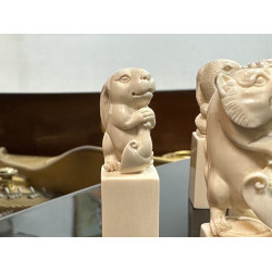 猛瑪飾界|合法猛瑪象牙印章 《動物馬拉松》十二生肖象牙印章套組 猛瑪飾界|合法猛瑪象牙印章 《動物馬拉松》十二生肖象牙印章套組