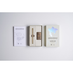 【台電 退役封水銅條再製計畫 】台電文創 x YSTUDIO  水力筆 Hydropower Ballpoint Pen (含筆座套裝組) 【台電 退役封水銅條再製計畫 】台電文創 x YSTUDIO  水力筆 Hydropower Ballpoint Pen (含筆座套裝組)